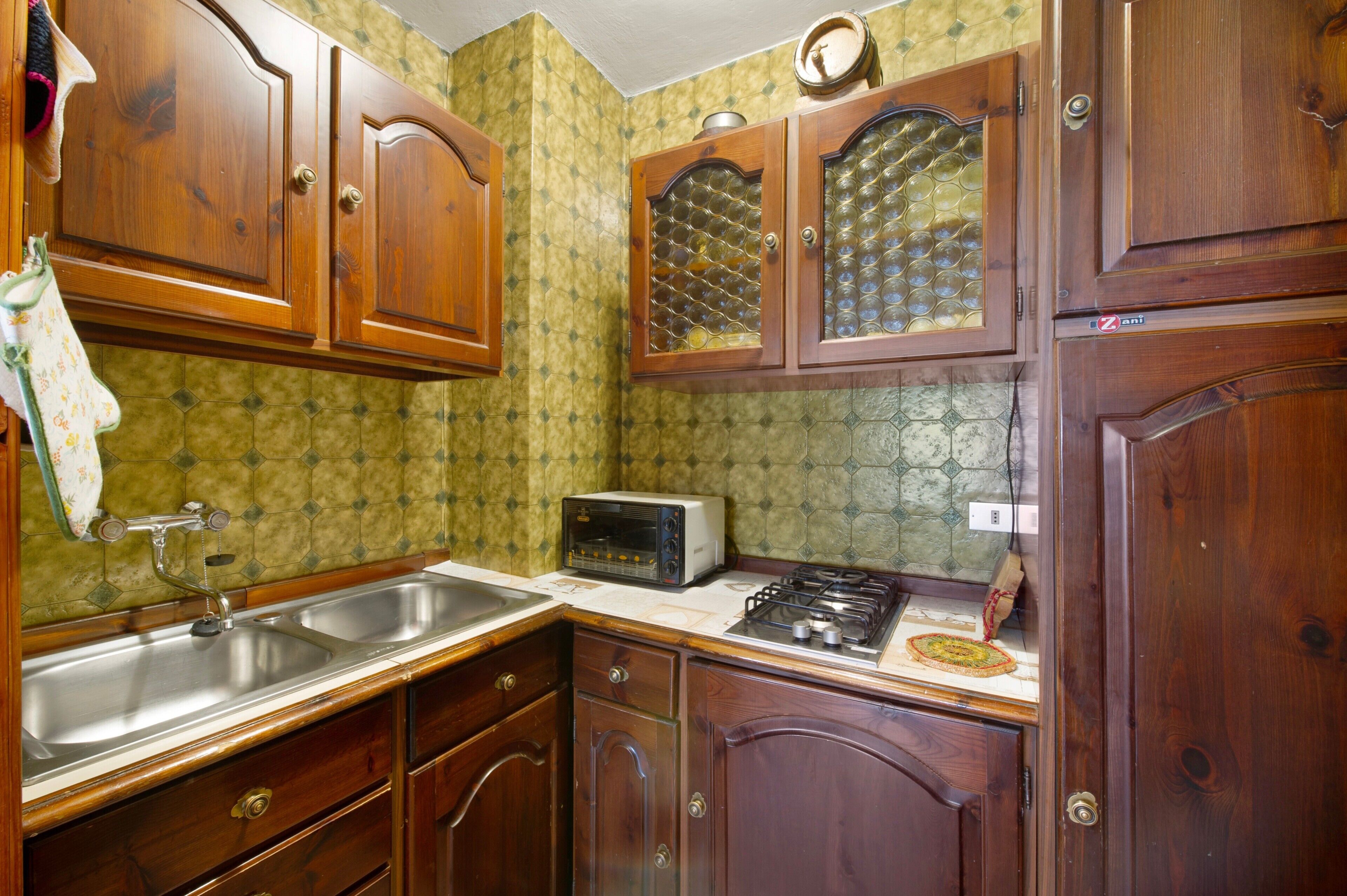 Frigorifero, microonde, forno, piano cottura