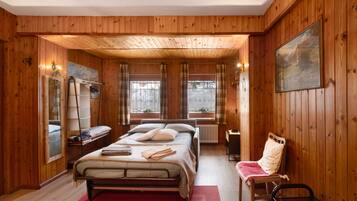 1 bedroom, bed sheets