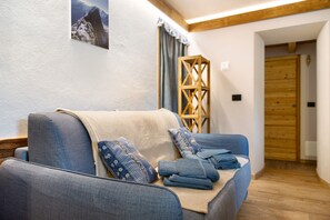 Interior - Apartment 'Le Cervin' with Balcony and Wi-Fi (Valtournenche)