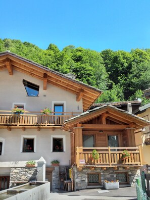 Exterior - Apartment 'Le Cervin' with Balcony and Wi-Fi (Valtournenche)