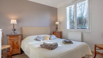 2 bedrooms, iron/ironing board, free WiFi, bed sheets