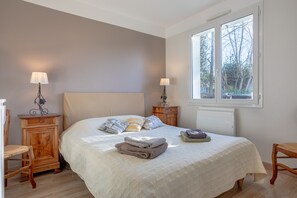 2 makuuhuonetta, silitysrauta/-lauta, ilmainen Wi-Fi, vuodevaatteet