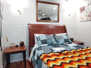 1 bedroom, iron/ironing board, free WiFi, bed sheets - 1 Bed/1 Bath near UMKC and The Plaza (Kansas City)