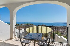 Outdoor dining - Apartment 'Dolce Vita' with Sea View, Wi-Fi and Air Conditioning (Santa Cesarea Terme)