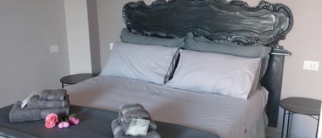 1 室のベッドルーム、WiFi (無料)、ベッドシーツ