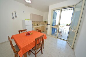 Dining - Holiday Home 'La Casa Dei Marini' with Balcony, Wi-Fi and Air Conditioning (Lido Marini)