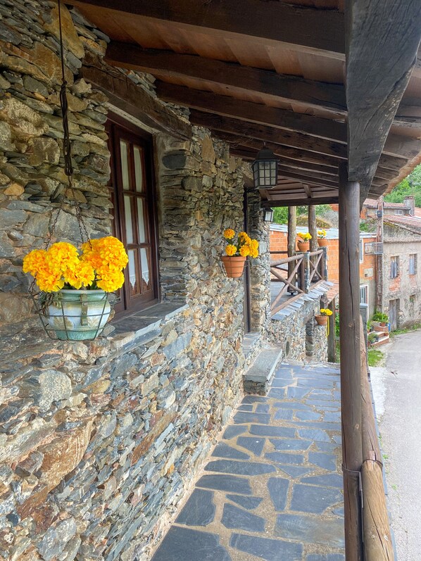 Exterior detail - Country House 'Sereno Na Natureza' with Mountain View, Balcony and Wi-Fi (Vilarinho)
