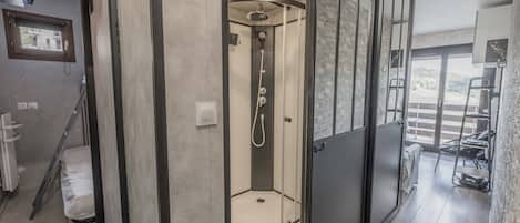 1 habitación, tabla de planchar con plancha y wifi gratis