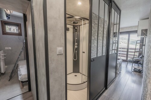 Apartment "L'Élan" – Modern Comfort 1 km from Ski Slopes, Balcony & Mountain View
