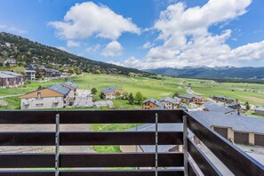 Property grounds - Apartment "L'Élan" – Modern Comfort 1 km from Ski Slopes, Balcony & Mountain View (Les Angles)