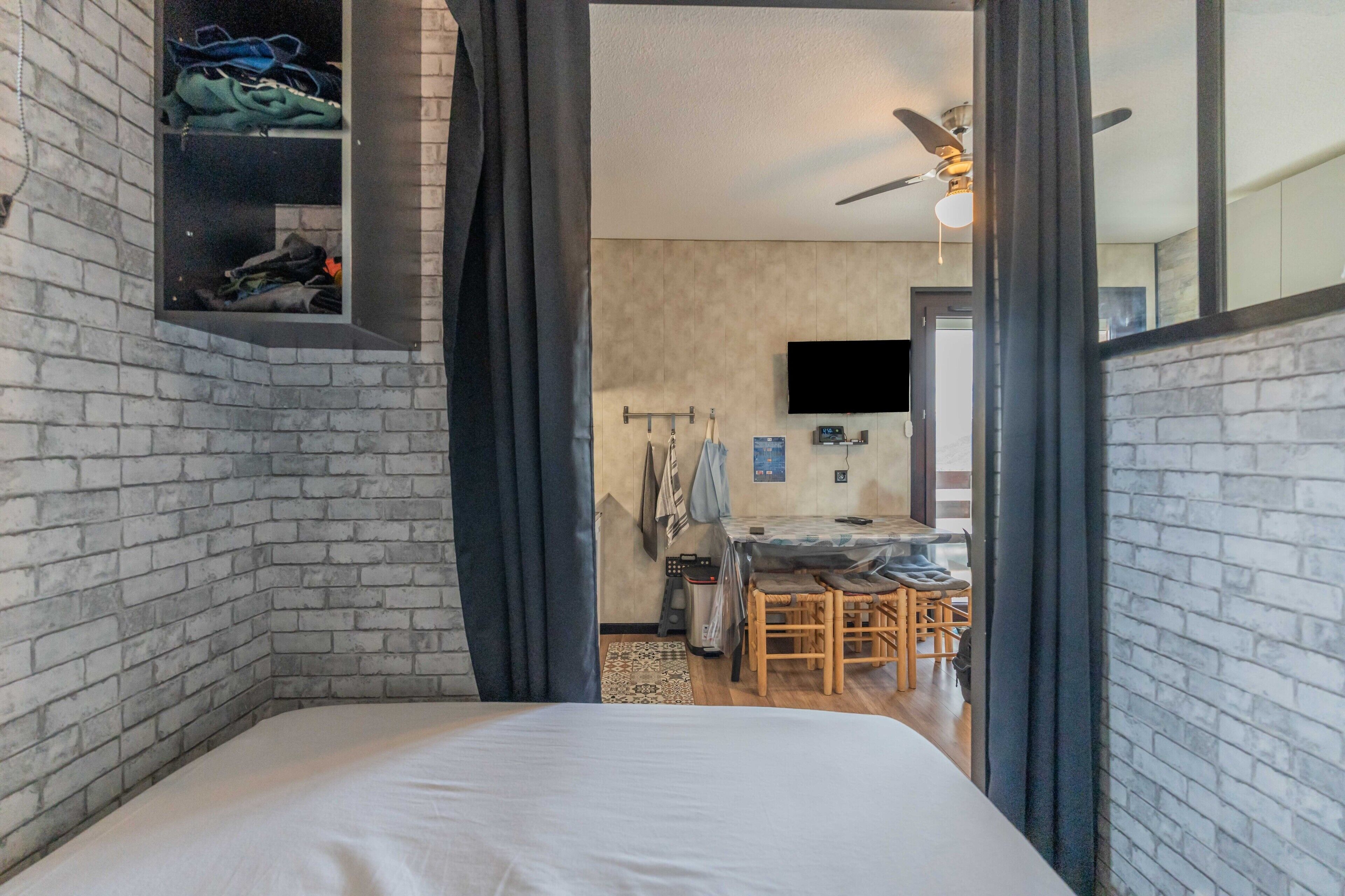 1 dormitorio, tabla de planchar con plancha, wifi gratis