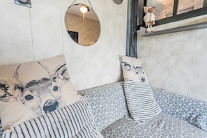 Interior - Apartment "L'Élan" – Modern Comfort 1 km from Ski Slopes, Balcony & Mountain View (Les Angles)