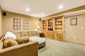Smart TV, fireplace, offices - Woodsy Waterfront Retreat on Gorgeous Balsam Lake (Balsam Lake)