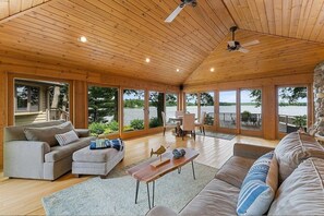 Smart TV, fireplace, offices - Woodsy Waterfront Retreat on Gorgeous Balsam Lake (Balsam Lake)