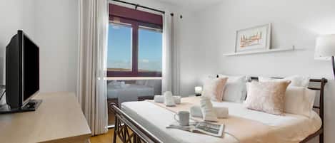 2 bedrooms, iron/ironing board, free WiFi, bed sheets