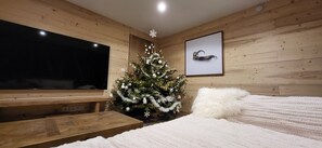 3 bedrooms, in-room safe, desk, iron/ironing board