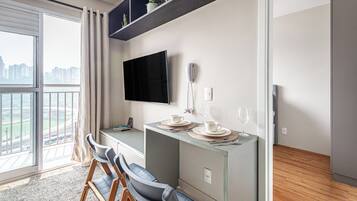 Apartemen Standar, pemandangan sungai | Area keluarga | TV