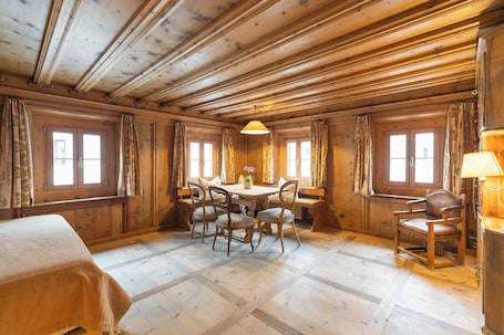 Traditional Apartment | Living area | 43-inch Smart TV with satellite channels