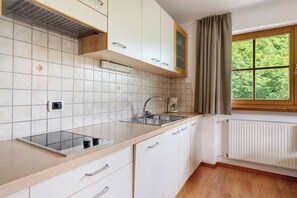 Fridge, stovetop, dishwasher, coffee/tea maker