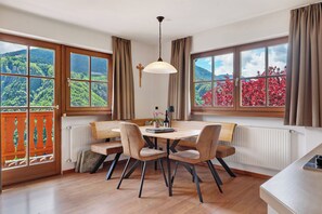 Dining - Apartment 'Prackfolerhof Berty Skuber' with Mountain View, Shared Terrace and Wi-Fi (Fié allo Sciliar)