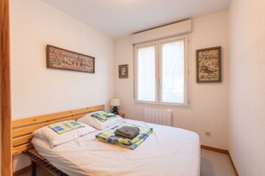 1 bedroom, iron/ironing board, free WiFi, bed sheets