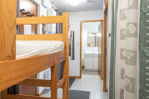 1 多间卧室、熨斗/熨衣板、免费 WiFi、床单