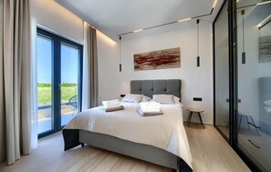 3 chambres, fer et planche à repasser, draps fournis