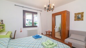 A bedroom with a bed, a chair, a dresser, a mirror, and a window. - Room 'Perla' with Shared Pool, Wi-Fi and Air Conditioning (Torpè)
