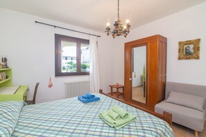1 bedroom, free WiFi, bed sheets - Room 'Perla' with Shared Pool, Wi-Fi and Air Conditioning (Torpè)