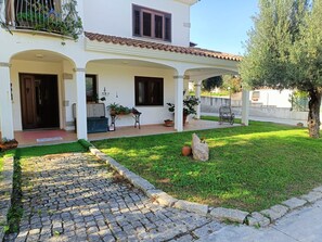 Exterior - Room 'Perla' with Shared Pool, Wi-Fi and Air Conditioning (Torpè)