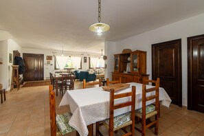 Dining - Room 'Perla' with Shared Pool, Wi-Fi and Air Conditioning (Torpè)