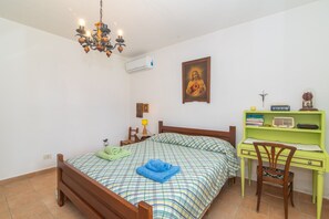1 bedroom, free WiFi, bed sheets - Room 'Perla' with Shared Pool, Wi-Fi and Air Conditioning (Torpè)