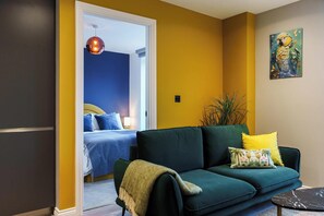 Interior - 2Bed 2Bath Golden Leeds Escape-Velvet Elegance 10 min City Center (Leeds)