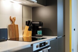 Geladeira, fogão, cooktop, lava-louças