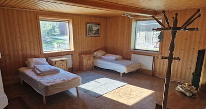 Forget everyday worries in this peaceful accommodation in a rural location: Timmerhuset.