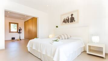 4 sovrum, strykjärn/strykbräda, gratis wi-fi och sängkläder