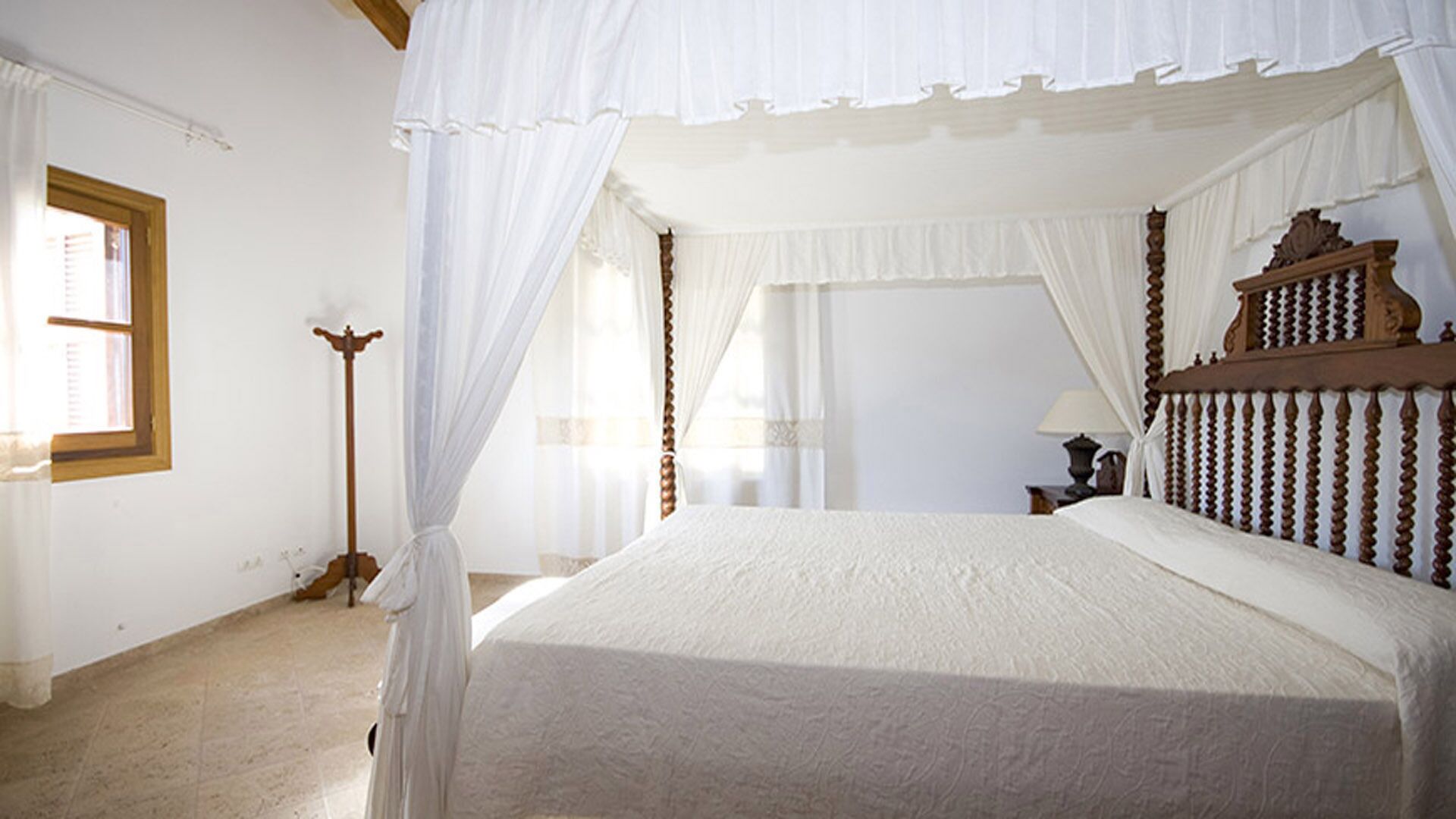 4 slaapkamers, een strijkplank/strijkijzer, gratis wifi, beddengoed