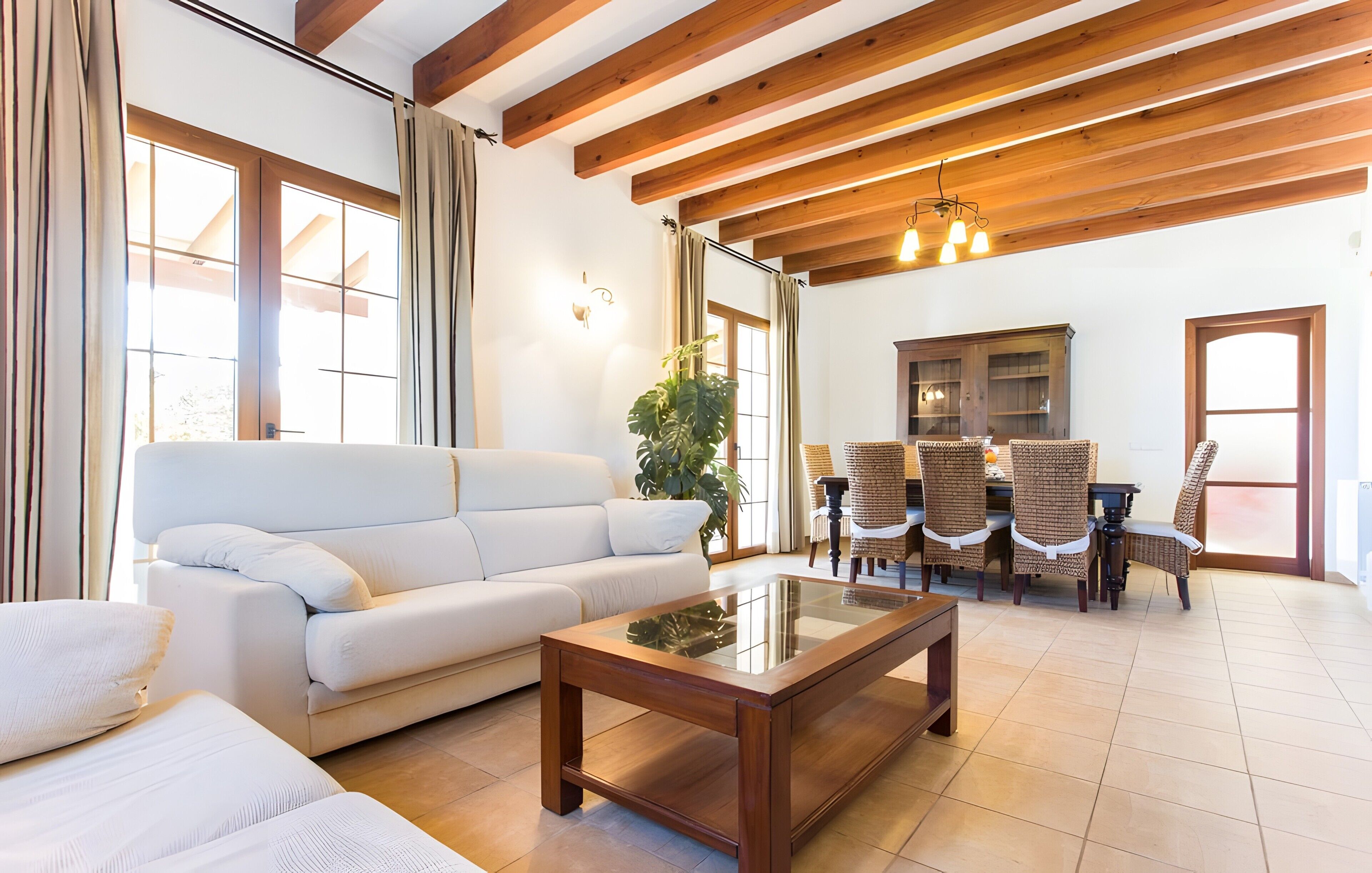 Télévision, lecteur de DVD, chaîne hi-fi