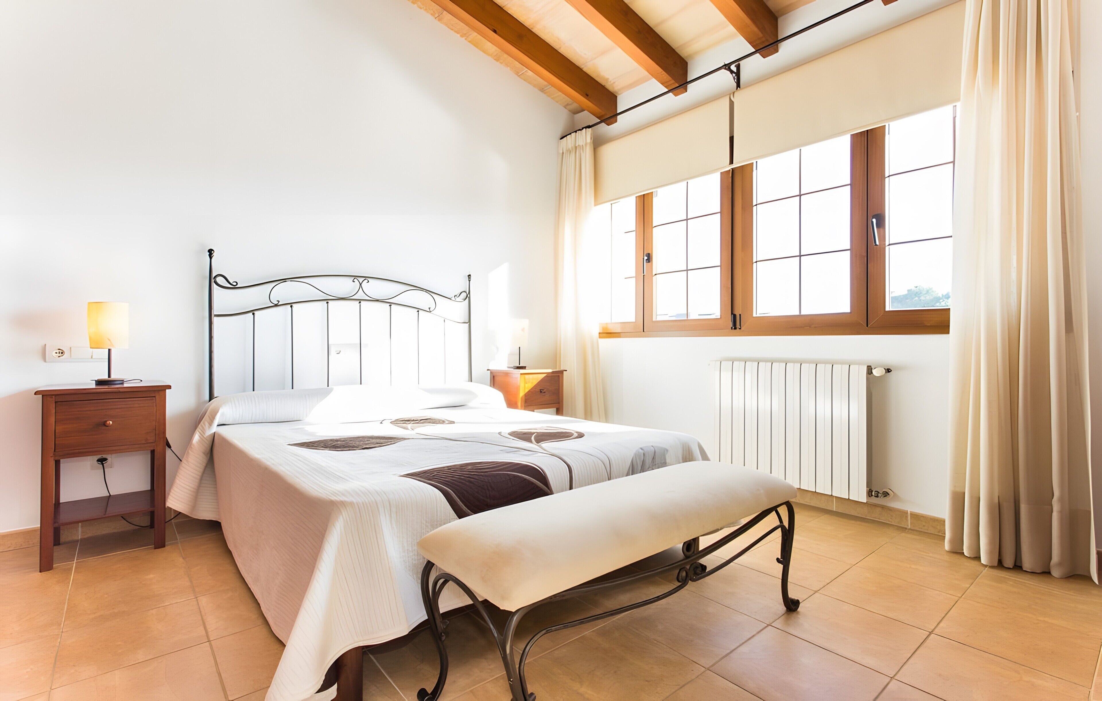 4 soverom, strykejern/-brett, wi-fi (inkludert) og sengetøy