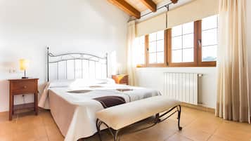 4 soverom, strykejern/-brett, wi-fi (inkludert) og sengetøy