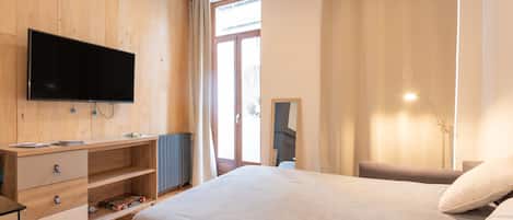 Free WiFi, bed sheets