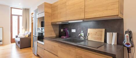 Fridge, microwave, oven, stovetop