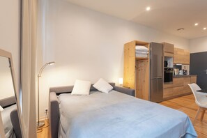 WiFi (無料)、ベッドシーツ