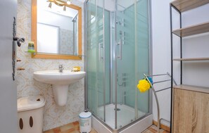 Shower - Amazing home in Fayence with swimming pool (Fayence)
