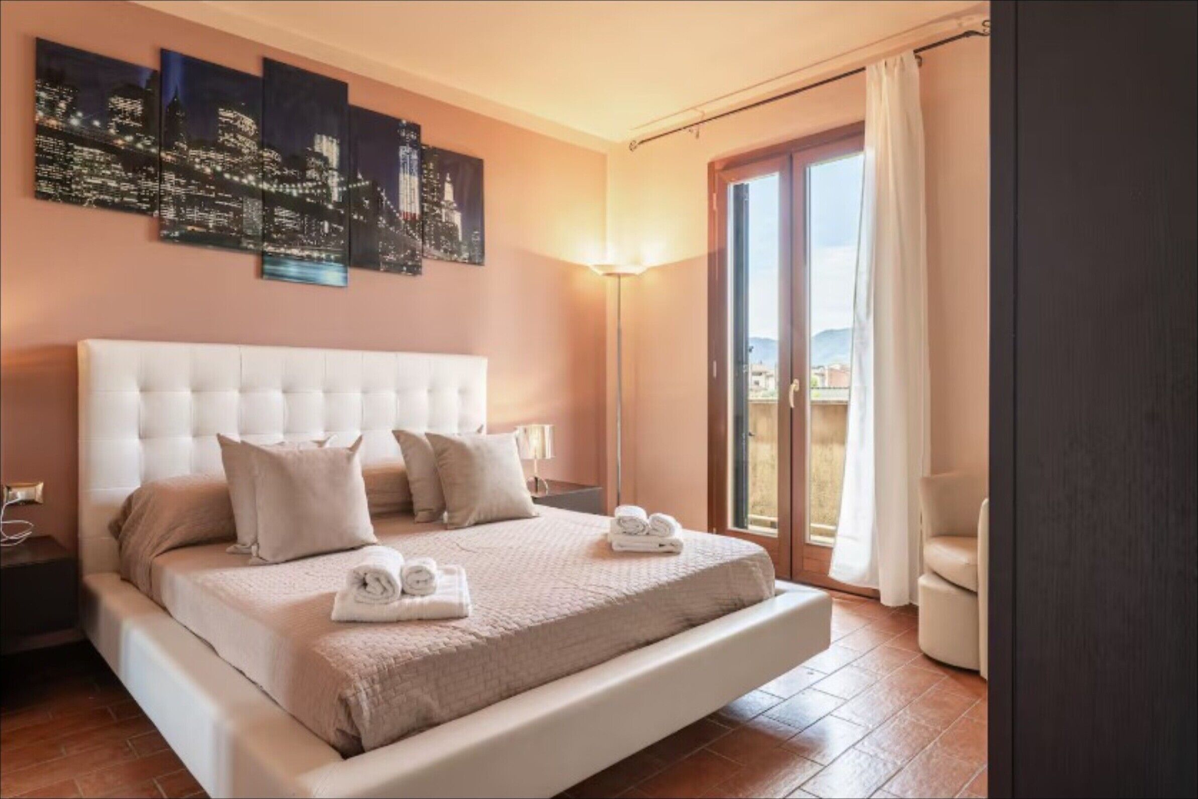 1 多间卧室、免费 WiFi、床单