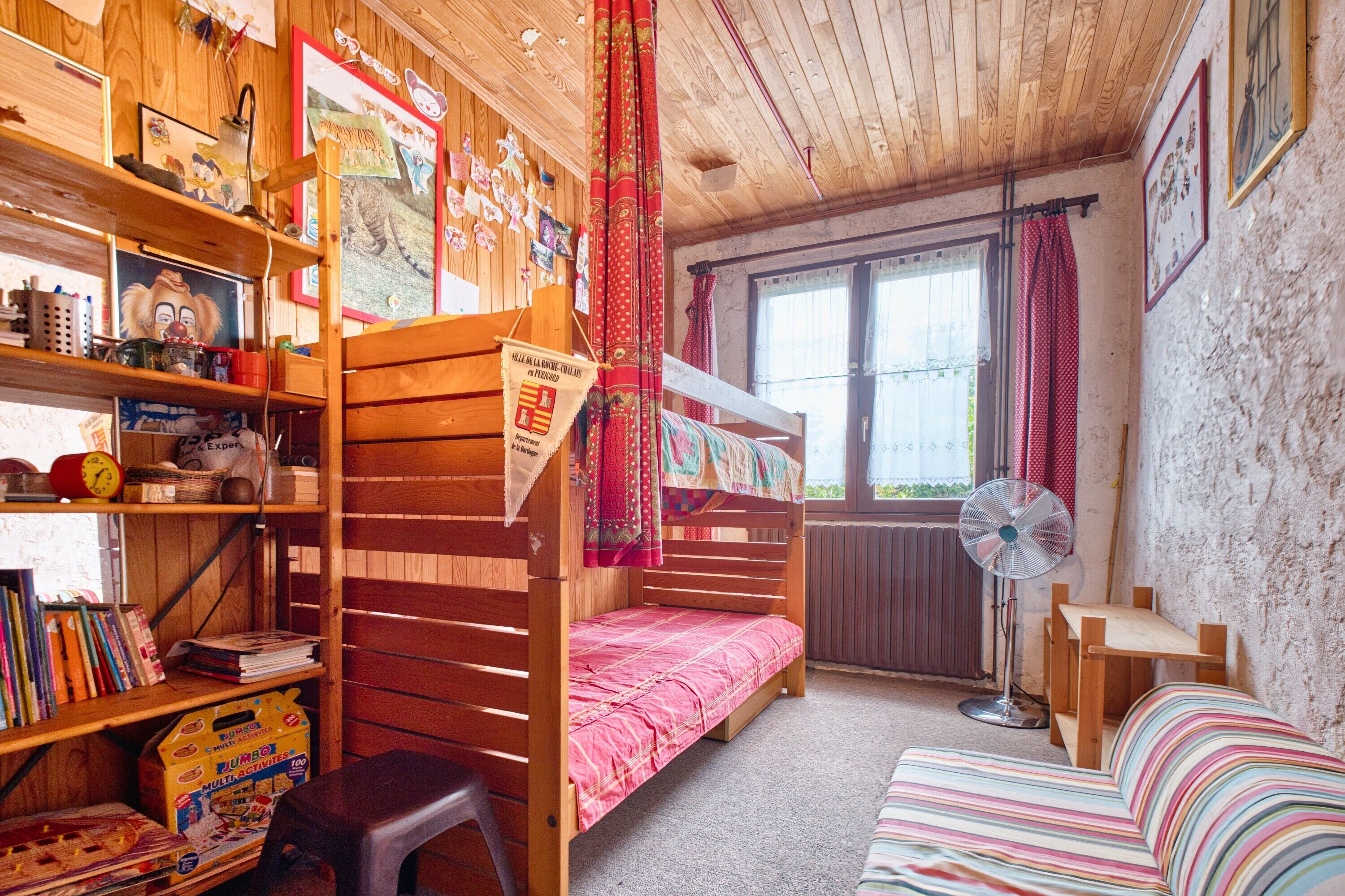 2 slaapkamers, een strijkplank/strijkijzer, beddengoed