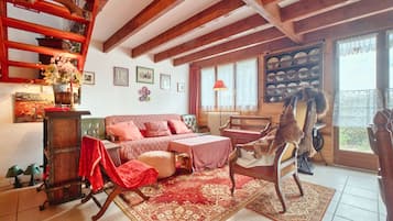 TV, fireplace, DVD player, ping pong