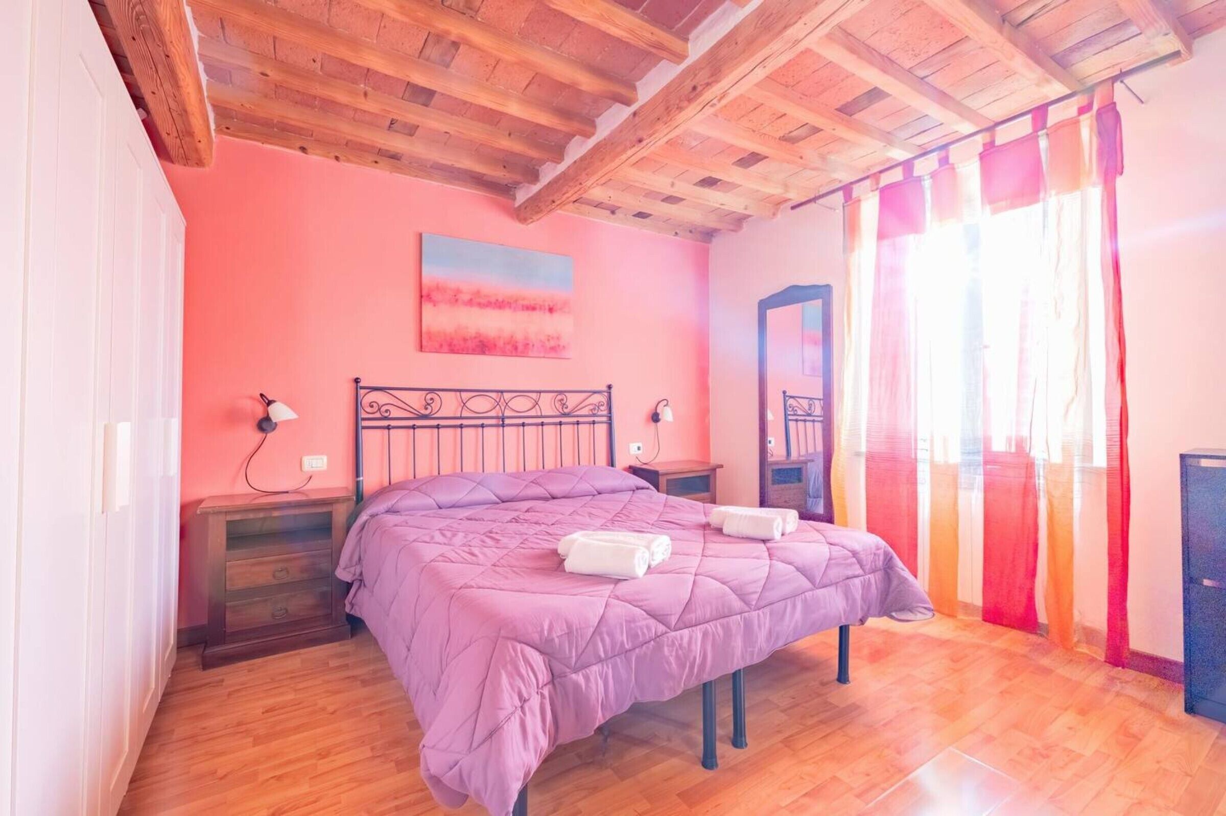 1 slaapkamer, een strijkplank/strijkijzer, gratis wifi, beddengoed