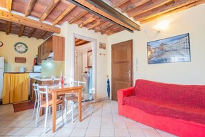 TV - Apartment 'Il Balconcino' with Balcony, Wi-Fi and Air Conditioning (Lucca)