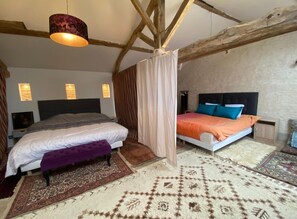 1 habitación, tabla de planchar con plancha y ropa de cama 